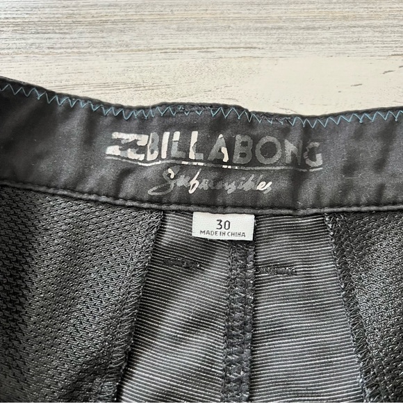 Men’s Billabong Submersibles Black Shorts - Picture 6 of 6